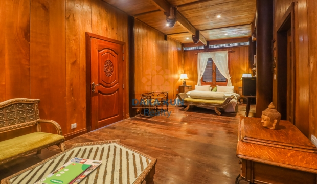 4 Bedrooms Wooden House for Rent with Pool in Siem Reap-Sala Kamreuk