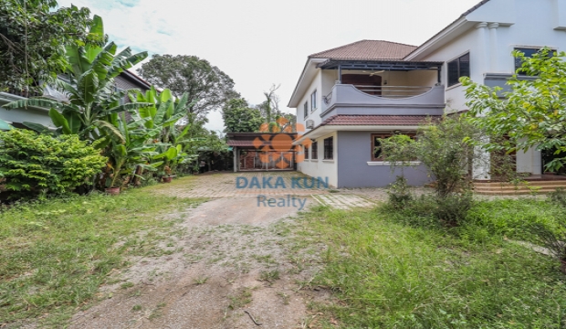 5 Bedrooms House for Rent in Siem Reap near Riverside