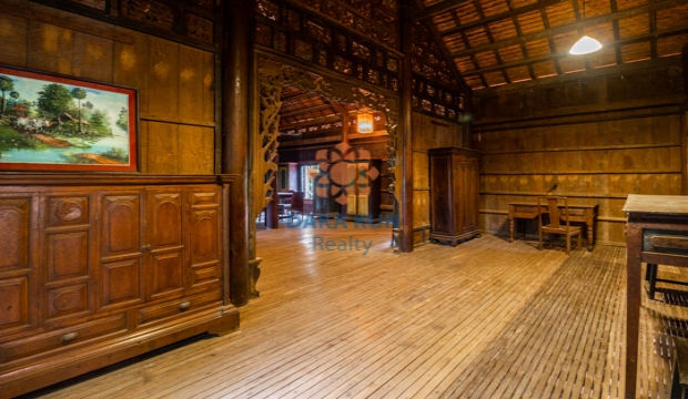 Wooden House For Sale in Wat Damnak-Siem Reap