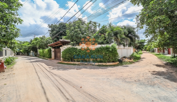 Modern Wooden House for Sale in Siem Reap-Riverside