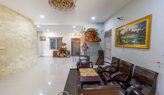 5 Bedrooms House for Rent in Siem Reap-Svay Dangkum