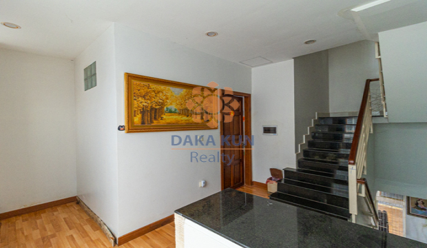 5 Bedrooms House for Rent in Siem Reap-Svay Dangkum