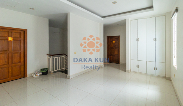 5 Bedrooms House for Rent in Siem Reap-Svay Dangkum