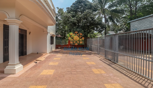3 Bedrooms House for Rent in Siem Reap-Sala Kamreuk