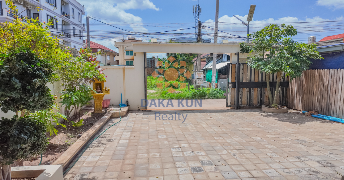 7 Bedrooms House for Rent in Siem Reap City - Sla Kram
