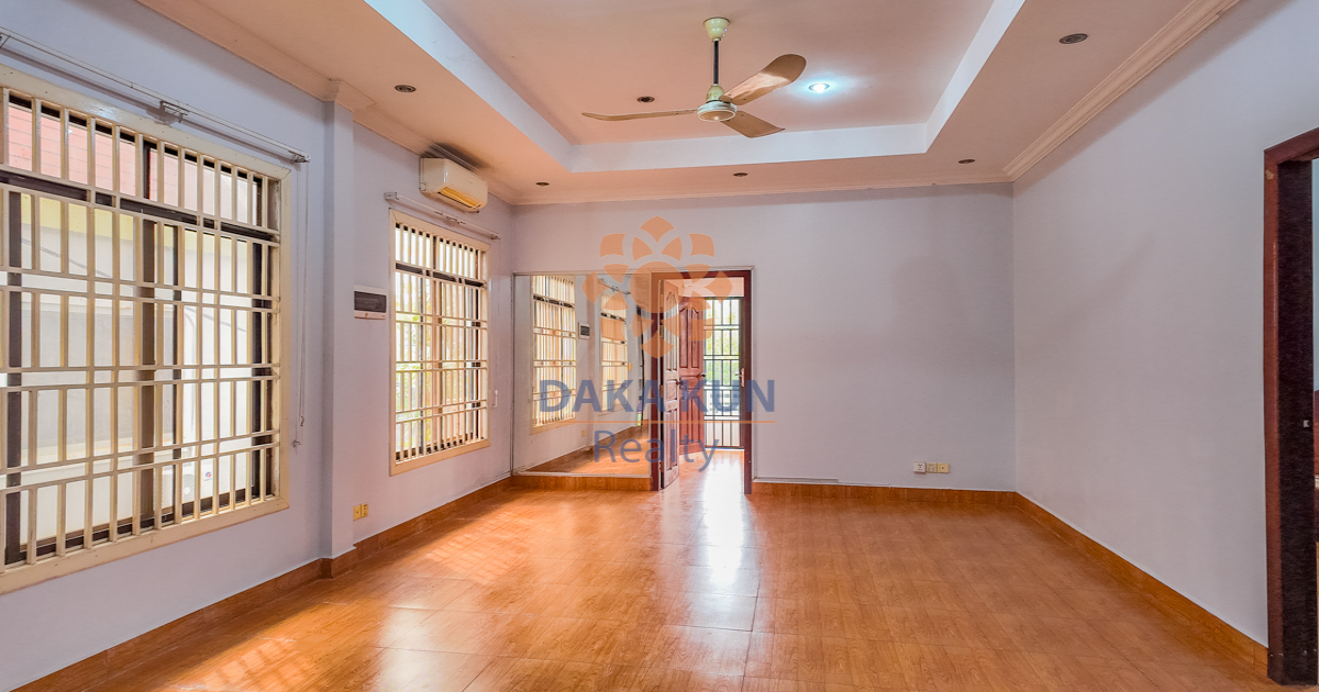 3 Bedrooms Apartment for Rent in Siem Reap City-Svay Dangkum