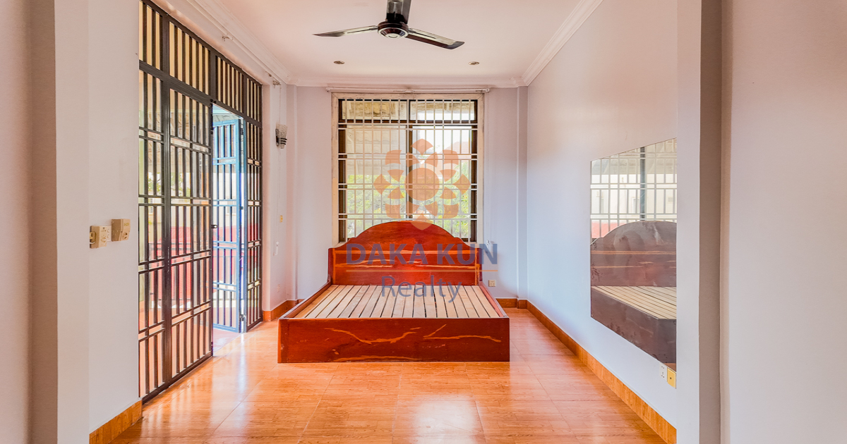 3 Bedrooms Apartment for Rent in Siem Reap City-Svay Dangkum