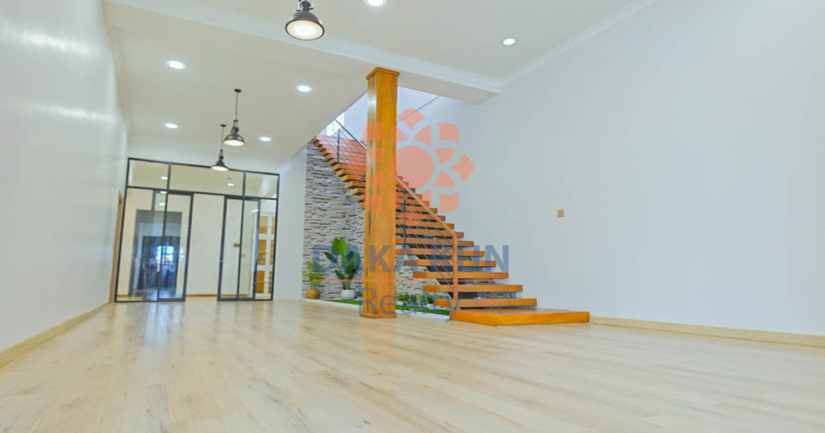 7 Bedrooms House for Sale on Concrete Roads, in Siem Reap City