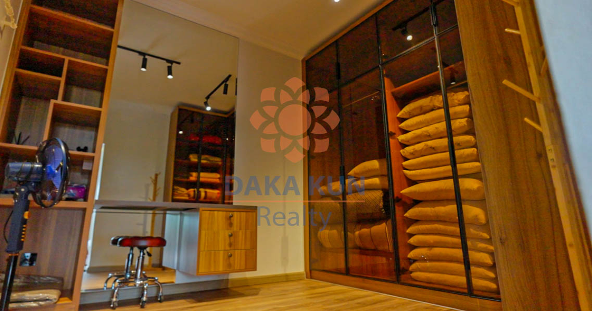 7 Bedrooms House for Sale on Concrete Roads, in Siem Reap City