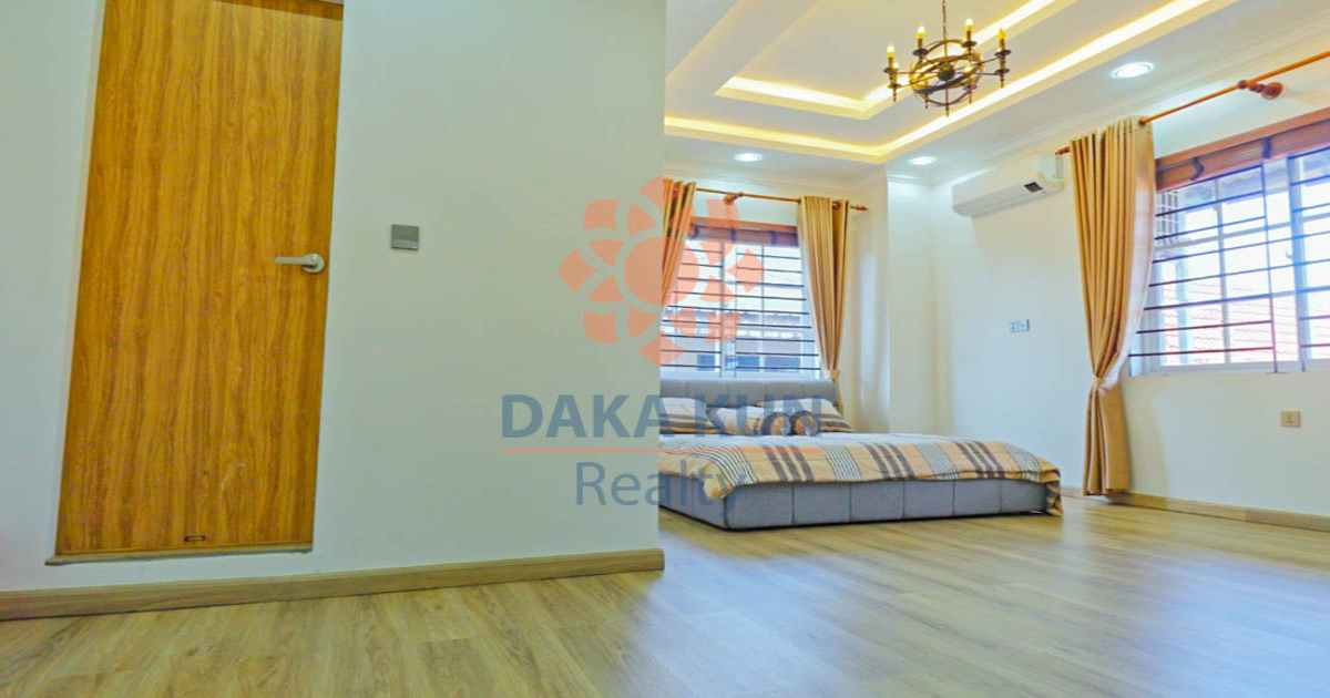 7 Bedrooms House for Sale on Concrete Roads, in Siem Reap City