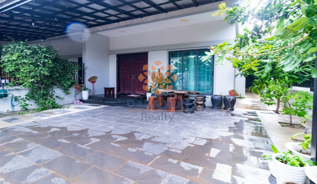 3 Bedrooms Villa For Rent in Siem Reap