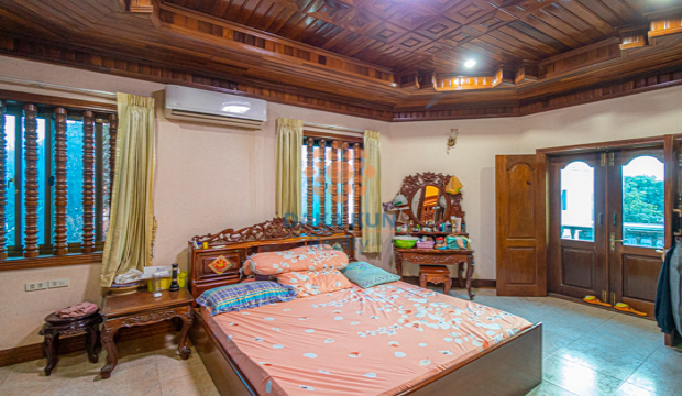 Villa for Sale in Krong Siem Reap-near Riverside