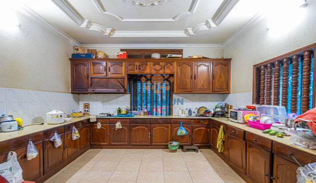 Villa for Sale in Krong Siem Reap-near Riverside