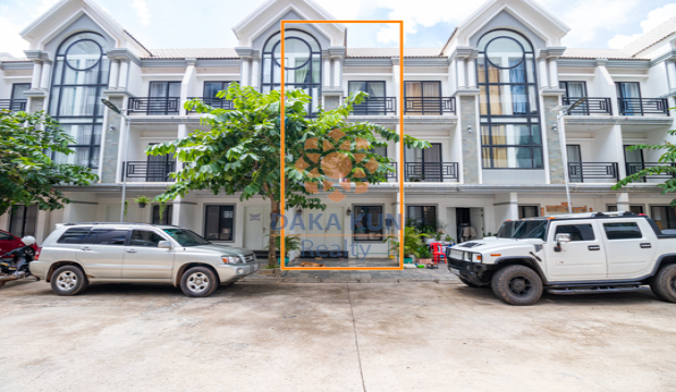3 Bedrooms Flathouse for Rent in Krong Siem Reap-Svay Dangkum