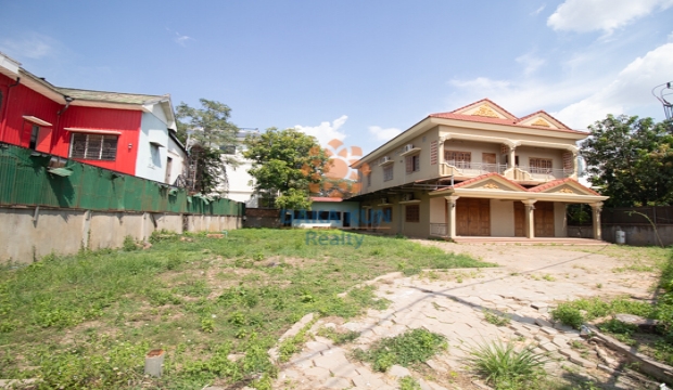 Urgent Sale Land and House near Sala Kamreuk-Siem Reap