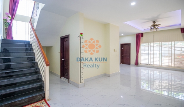 4 Bedrooms House for Rent in Siem Reap - Svay Dangkum