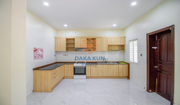4 Bedrooms House for Rent in Siem Reap - Svay Dangkum