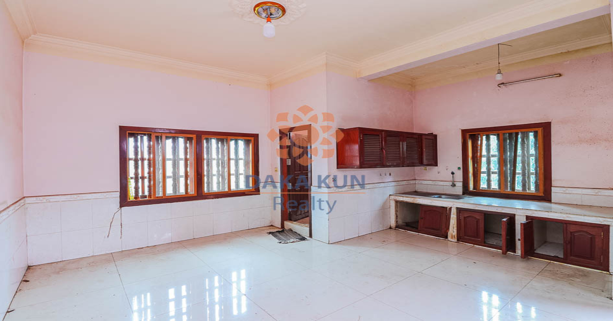 5 Bedrooms House for Rent along Riverside, Siem Reap City