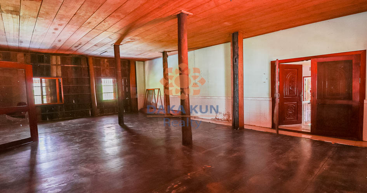 5 Bedrooms House for Rent along Riverside, Siem Reap City