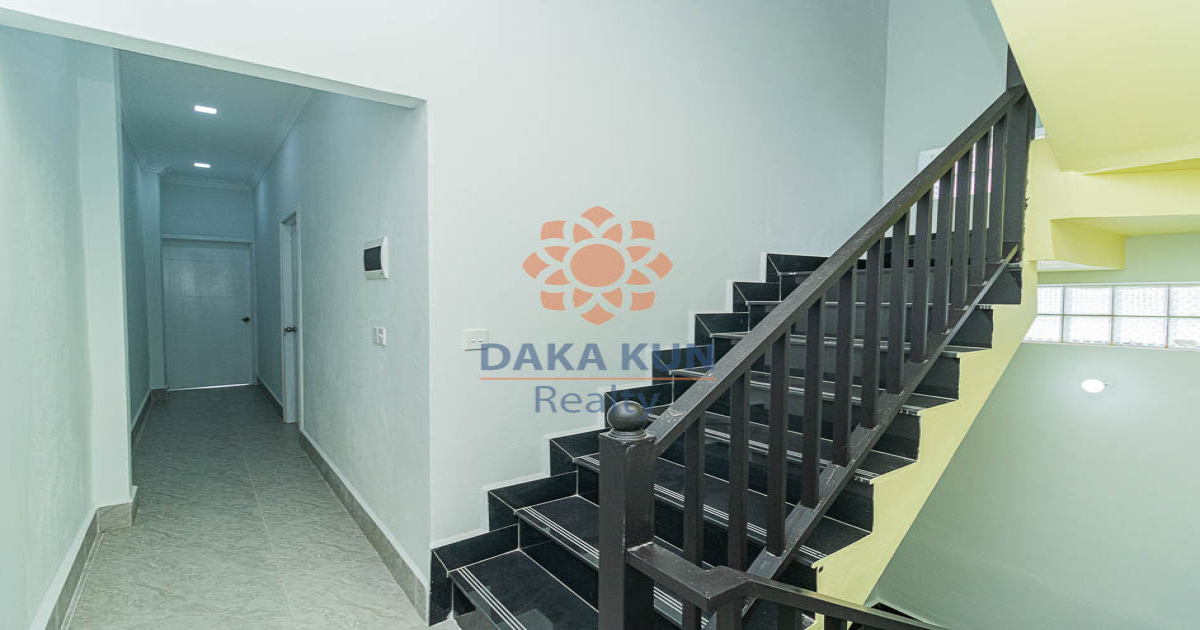 Commercial Building for Rent in Siem Reap City, near Angkor High School