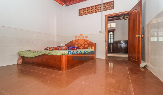 5 bedrooms Wooden House for Rent in Siem Reap