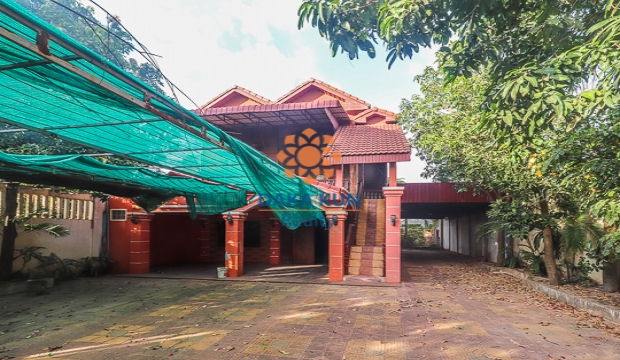 5 bedrooms Wooden House for Rent in Siem Reap