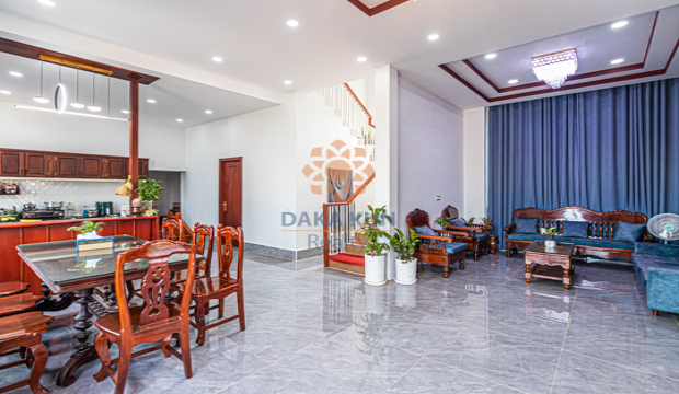 5 Bedrooms Villa for Sale in Krong Siem Reap-near Wat Chak