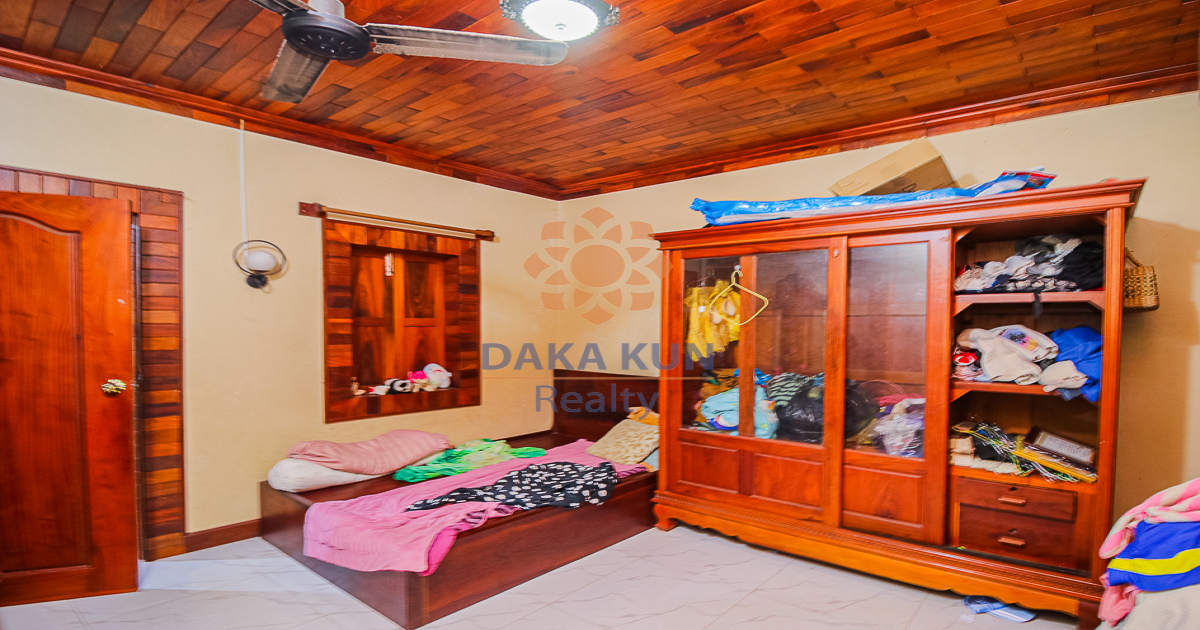 Warehouse for Rent on main road, in Siem Reap City