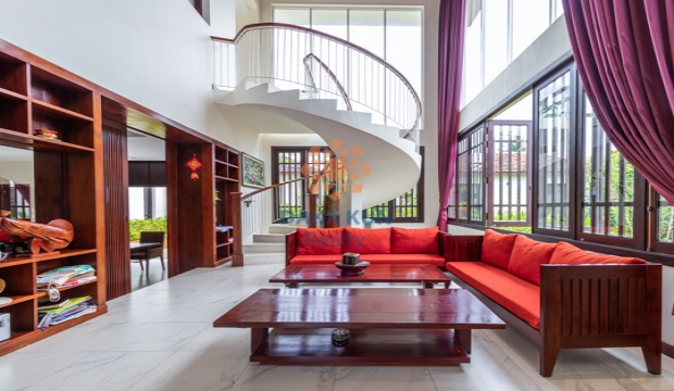 Modern Villa for Sale in Siem Reap - 2 mins from National Rd 06