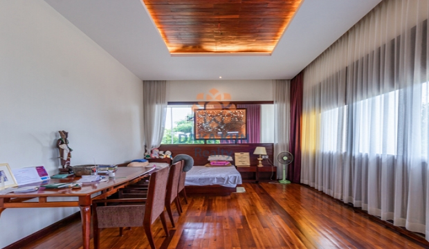 Modern Villa for Sale in Siem Reap - 2 mins from National Rd 06