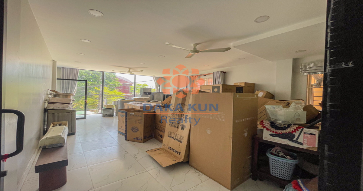 Commercial House for Sale in Siem Reap City, close to Funky Ln