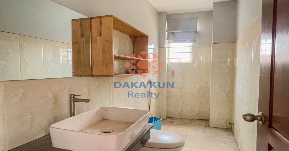 Commercial House for Sale in Siem Reap City, close to Funky Ln