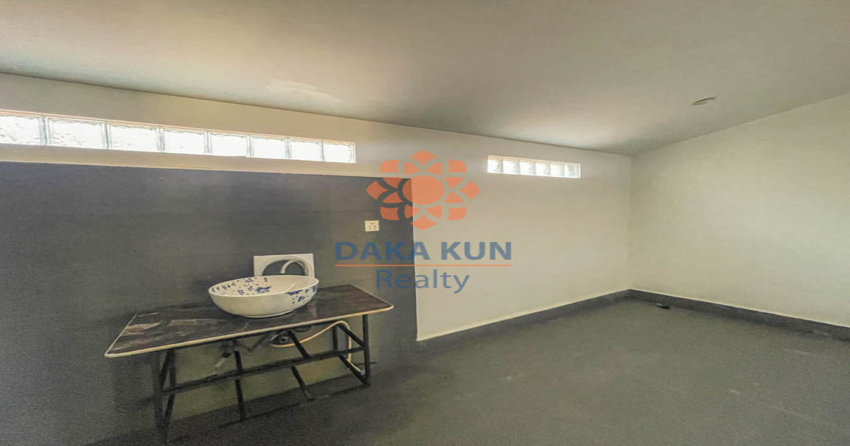 Urgent Sale, Land in Siem Reap City Behind Makro near Khnar