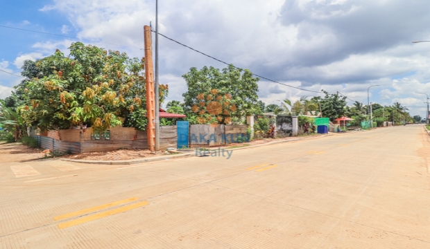 Urgent Sale Land near Sala Kamreuk-Siem Reap