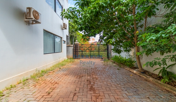 2 Bedrooms Apartment for Rent in Siem Reap-Svay Dangkum