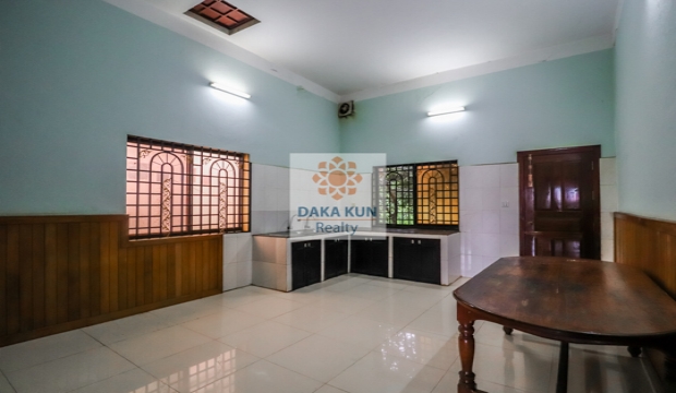 4 Bedrooms House for Rent in Siem Reap-Sala Kamruek