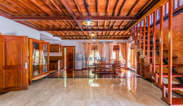 2 Bedrooms Wooden House for Rent in Krong Siem Reap-Sala Kamraeuk