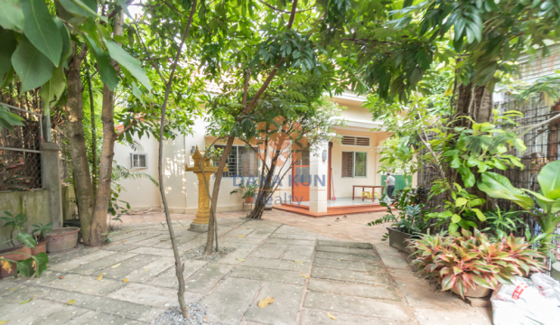 3 Bedrooms House For Rent In Siem Reap City-Sala Kamreuk