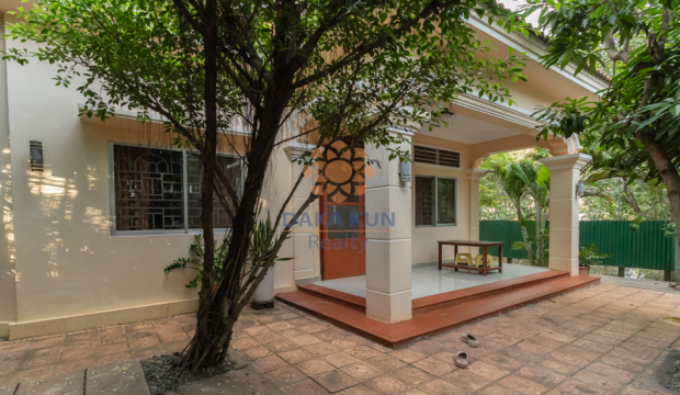 3 Bedrooms House For Rent In Siem Reap City-Sala Kamreuk
