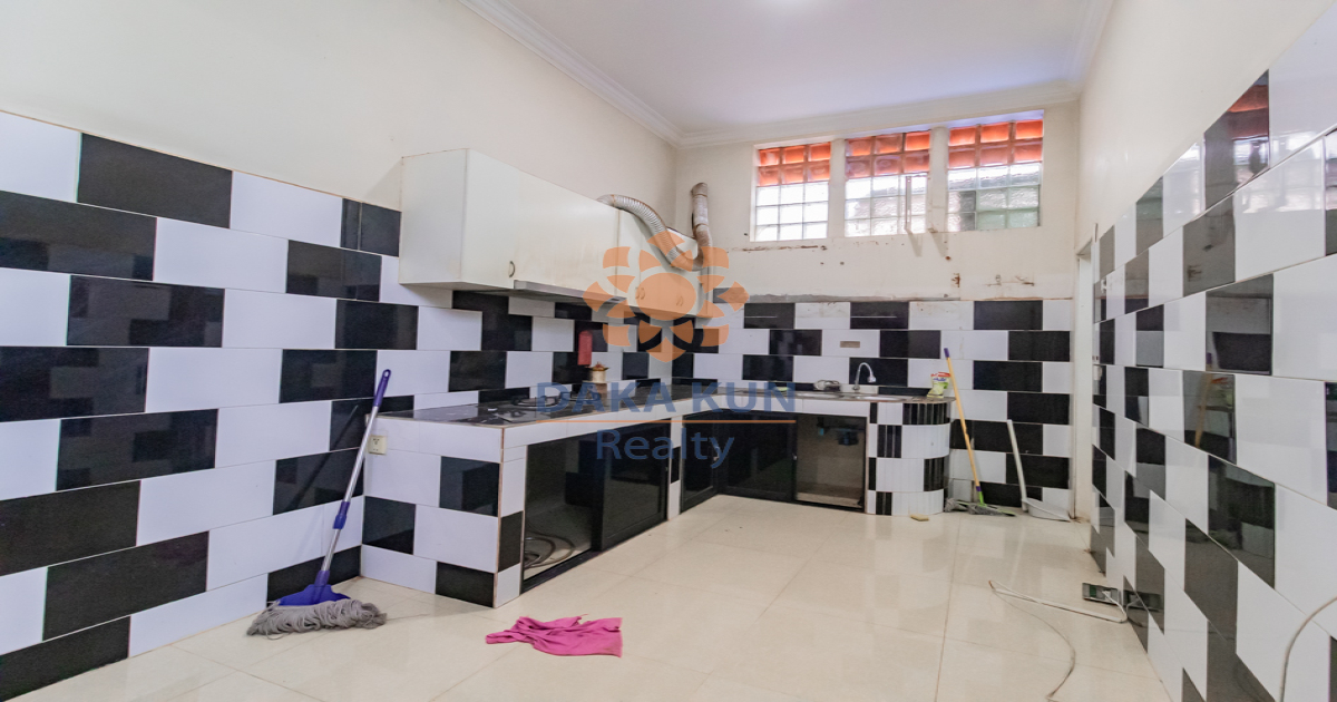 4 Bedrooms House for Rent In Siem Reap City-Svay Dangkum