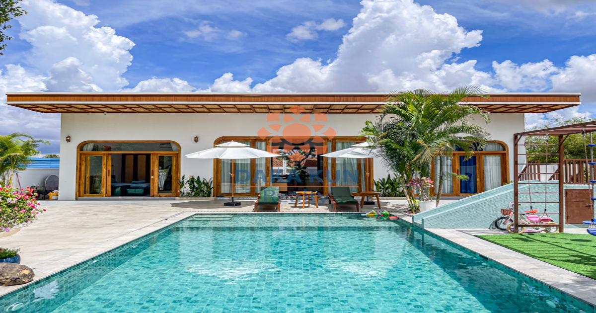 Villa with Swimming Pool for Sale in Siem Reap City, Svay Dangkum