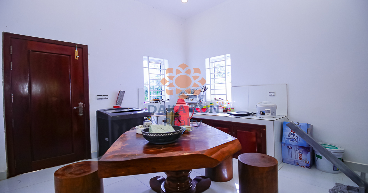 2 Bedrooms House for Rent in Siem Reap, near Wat Laork