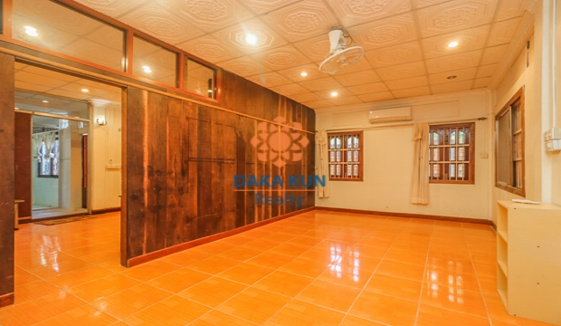 5 Bedrooms Wooden House for Rent in Siem Reap-Sla Kram