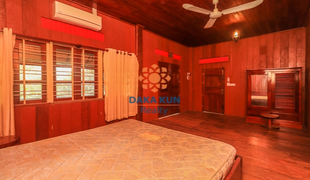5 Bedrooms Wooden House for Rent in Siem Reap-Sla Kram