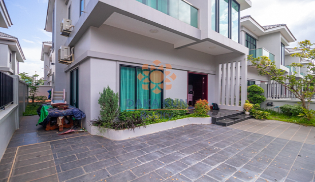 4 Bedrooms Villa for Rent in Krong Siem Reap