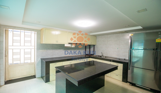 5 Bedrooms Flat House for Rent in Krong Siem Reap-Svay Dangkum