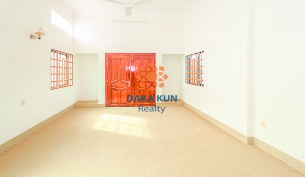 5 Bedrooms House for Rent in Siem Reap-Svay Dangkum