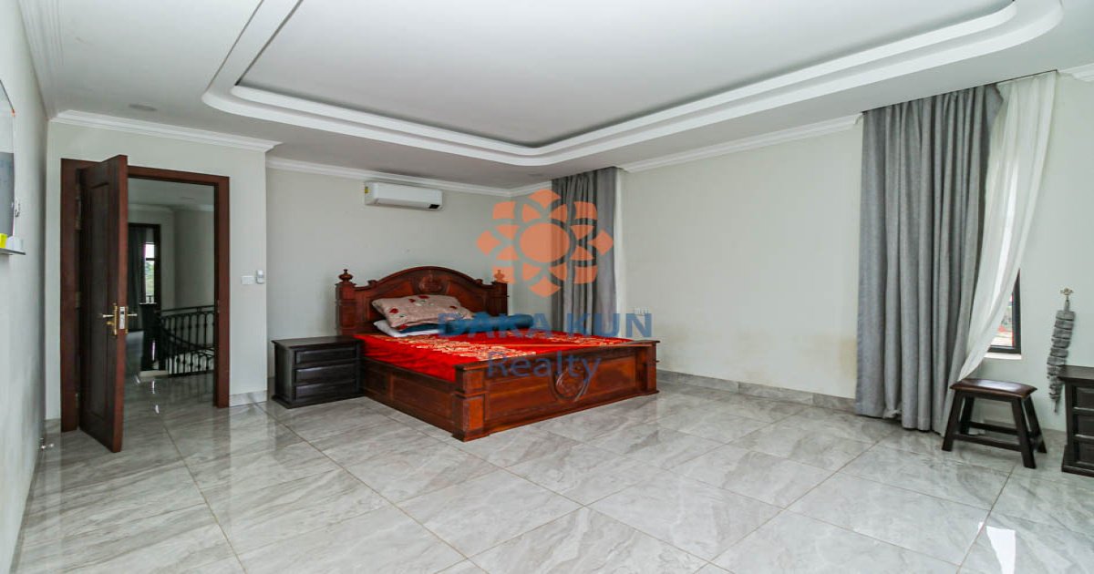 House with Swimming Pool for Sale in Siem Reap City