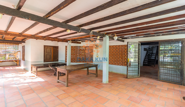 4 Bedrooms Wooden House for Rent in Siem Reap-Svay Dangkum
