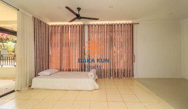 3 Bedrooms Wooden House for Rent in Siem reap-Sala kamreuk